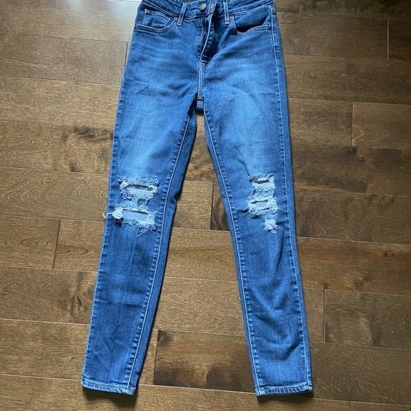 Women’s LEVIS jeans - Picture 1 of 3